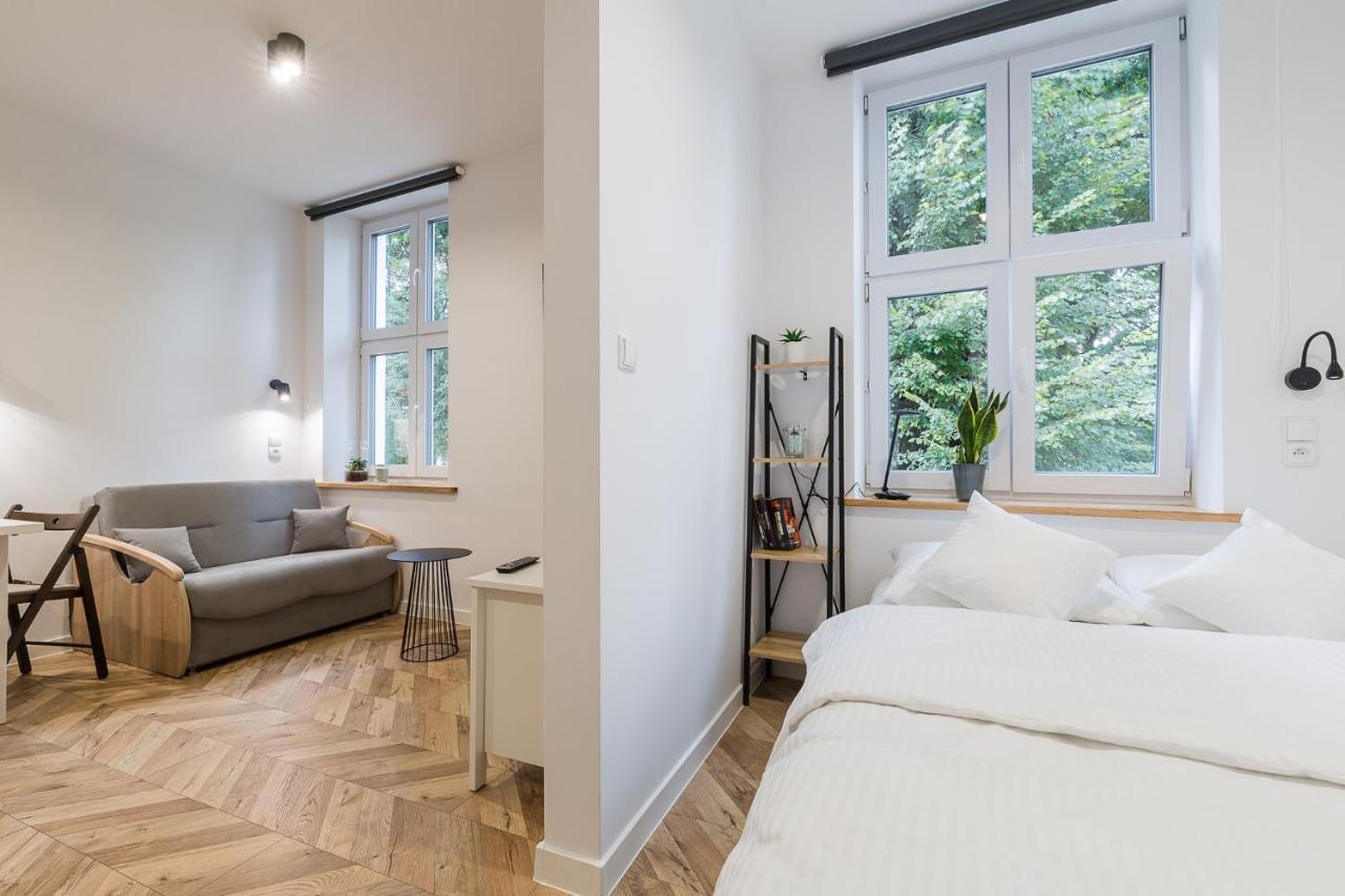 Apartamento Apartament Na Plantach Lesko Exterior foto